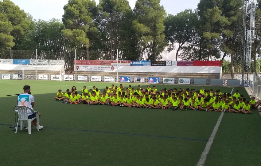 La visita del futbolista Iván López al XIV Campus